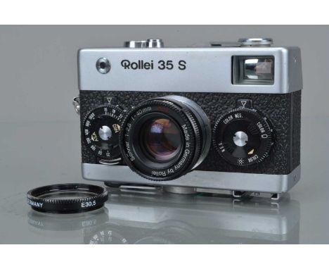 A Rollei 35 S Compact Camera, made in Singapore, shutter working, meter responsive, body G, with Rollei HFT 40mm f/2.8 Sonnar