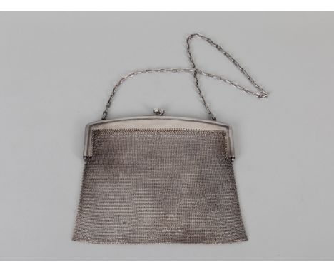 Silberne Abendtasche, Deutschland, 20. Jahrhundert 800/- Silber; Gewicht: ca. 390 g; antike Handtasche aus feinen, verbundene