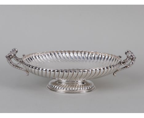 Ovale Henkelschale, Wilhelm Binder, gegr. 1868 in Schwäbisch Gmünd, 20. Jh. 800/- Silber; Gewicht: ca. 311 g; ovale Schale au