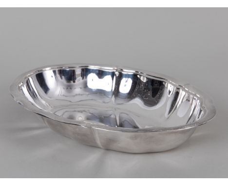Tiefe Chippendale Präsentierschale, Gebrüder Deyhle, Schwäbisch Gmünd, Germany, 20. Jh. 835/- Silber; Gewicht: ca. 292 g; ova