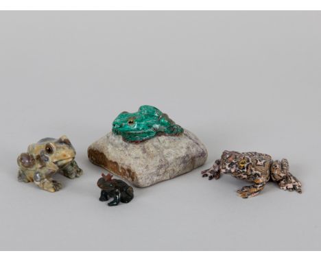 4-teiliges Konvolut Frosch-Plastiken, 20./21. Jahrhundert Verschiedene Mineralien; Konvolut bestehend aus: 1) Briefbeschwerer