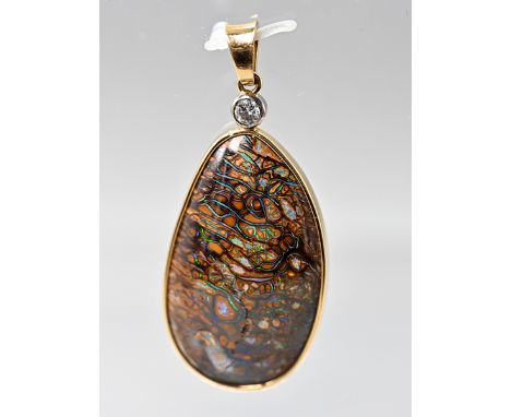 Anhänger mit Koroit Opal Matrix und Brillant ca. 0,3 ct, 21. Jh. 750/- Gelbgold; Gesamtgewicht: ca. 16 g; gefasster Koroit-Op