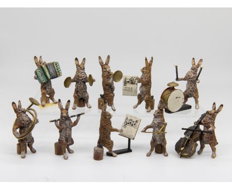 Wiener Bronze, 10-teiliges Hasen-Orchester, Österreich, 1. Hälfte 20. Jh. Bronze, polychrom naturalistisch bemalt; aus einer 