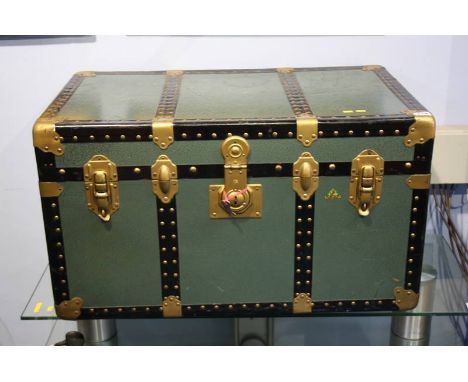 Luggage trunk