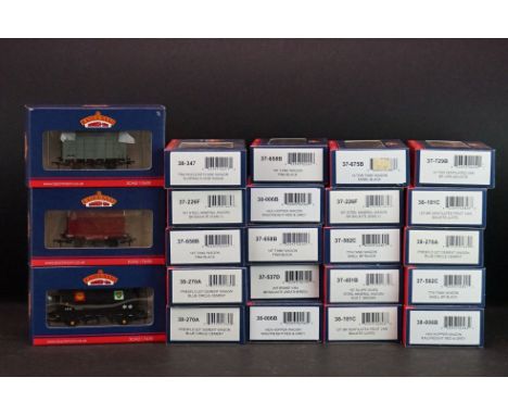 23 Boxed Bachmann OO gauge items of rolling stock to include 37658B 14T Tank Wagon, 38270A Presflo 22T Cement Wagon Blue Circ