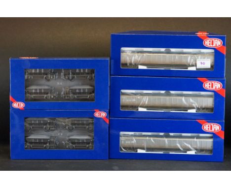 Five boxed Heljan OO/HO gauge items of rolling stock to include K4101 2 x Pack of Dogfish Kernow Models 4 item set, and 3 x 5