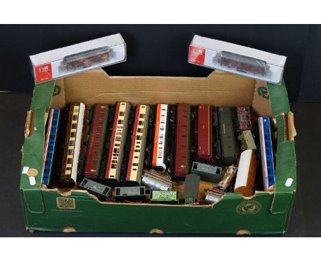 27 OO gauge items of rolling stock to include coaches, wagons and vans featuring Bachmann, Hornby etc plus 2 x cased Rivaross