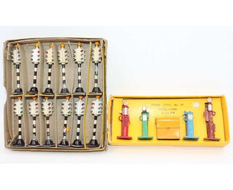 Boxed Dinky group of two as follows: Dinky original trade box of No.773 Robot Traffic Signals with insert (GVG-BVG), together