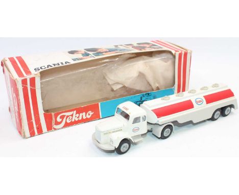 Tekno No. 481 Scania Vabis articulated Esso tanker, comprising white cab and back with silver chassis fitted with base metal 
