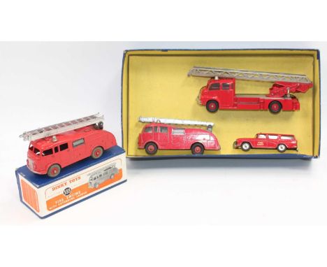 Dinky Supertoys 957 Fire service gift set, in box with base insert but missing lid models in good condition with age-related 