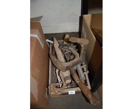 BOX OF MIXED TOOLS