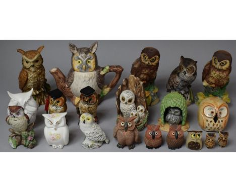 A Collection of Various Ceramic Owl Ornaments (Some Pieces with Condition Flaws) 