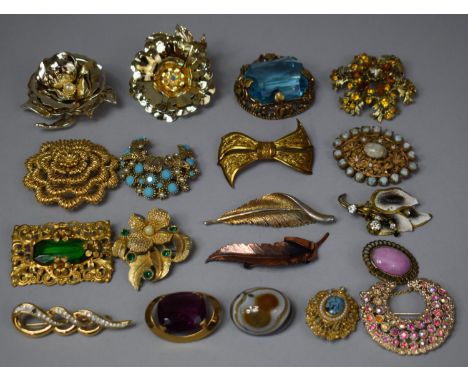 A Collection of Nineteen Vintage Brooches to Include Mid 20th Century Exquisite, Austria and Hollywood Examples 