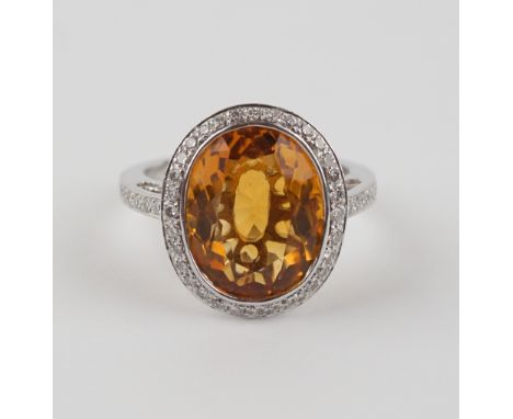 Citrin-Brillant-Ring, 750er Weißgold, mit Wertgutachten Gew.7,32g, Citrin im Ovalschliff, ca.5,20ct, vivid, AAA, seitliche Ri