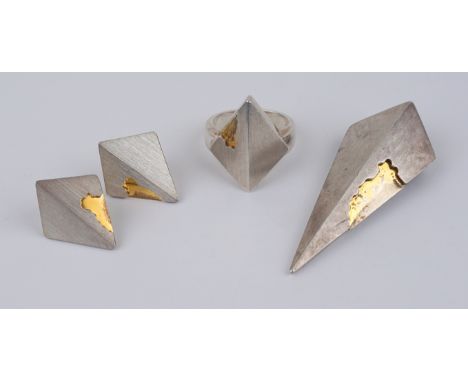 4-tlg.Schmuck-Set: Ring, Anhänger, Paar Ohrstecker, 925er Silber/partiell vergoldet, Silberschmiedeanfertigung ungedeutete He