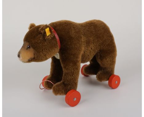 STEIFF Classic 1938, Bär auf Rollen Nr. 036064, Holzräder, L.ca.30cm, H.ca.20cm, unbespielt
