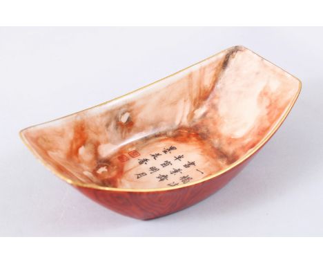 AN UNUSUAL CHINESE WOOD STYLE GROUND PORCELAIN BOAT SHAPED TEA BOWL, the interior with Chinese calligraphy and seal, the base