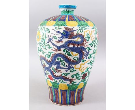 A GOOD CHINESE MING STYLE WUCAI DECORATED PORCELAIN VASE, decorated with dragons and formal lotus scroll between borders of l