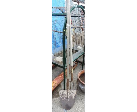 Long Handles Shovel and Fork 