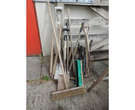 Quantity of Garden Tools 