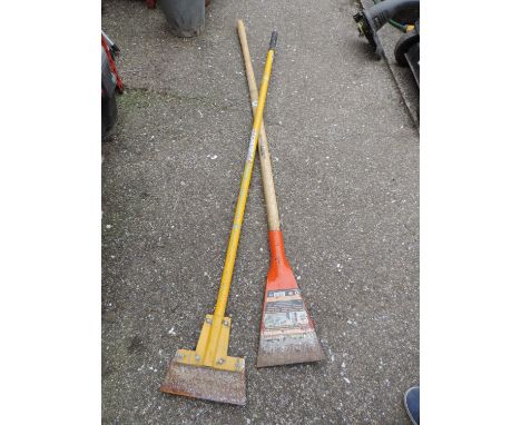 2x Multi Use Tools 