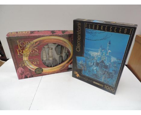 Lord of The Rings Chess Set and Puzzle 