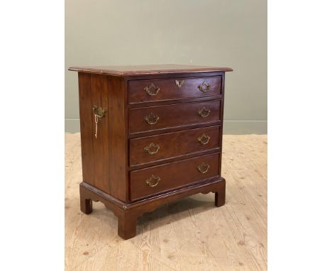 A reproduction hardwood Georgian style chest with rectangular plank top above three graduated long drawers, with brass handle