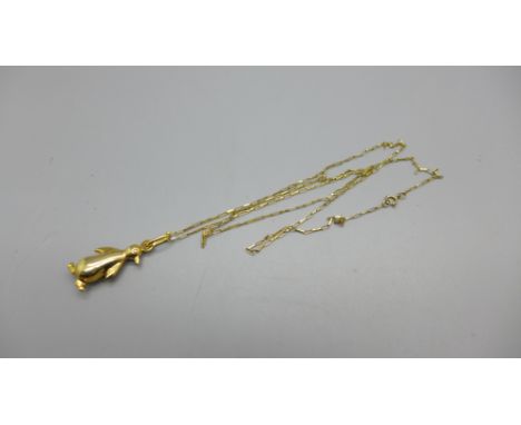 A vintage 9ct gold Uno Erre Italian penguin pendant on a 9ct gold chain, 2g 