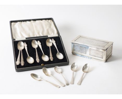 A SILVER RECTANGULAR HINGE LIDDED TRINKET BOX  AND THIRTEEN SILVER TEASPOONS (14)The rectangular box textile lined within, de