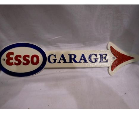 Cast iron Esso garage arrow. W:40cm. UK P&amp;P Group 2 (£20+VAT for the first lot and £4+VAT for subsequent lots) 