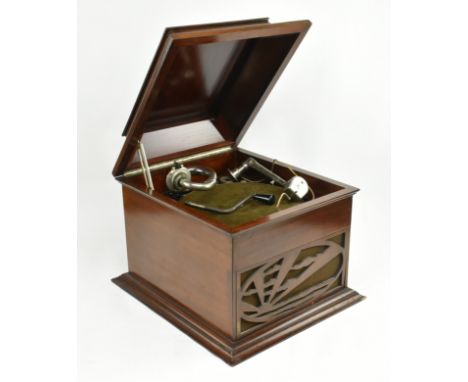An early 20th century circa 1930s Art Deco gramophone. The gramophone in mahogany case, featuring Art Deco sunburst design fr