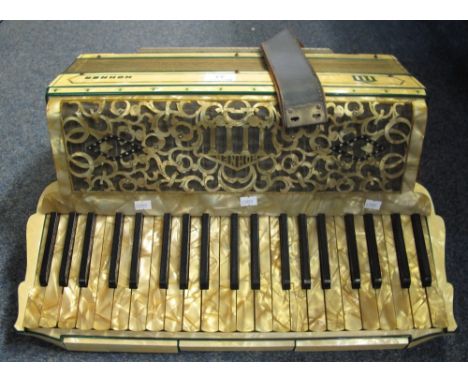 Vintage Hohner mother-of-pearl finish piano accordion.(B.P. 24% incl. VAT) 