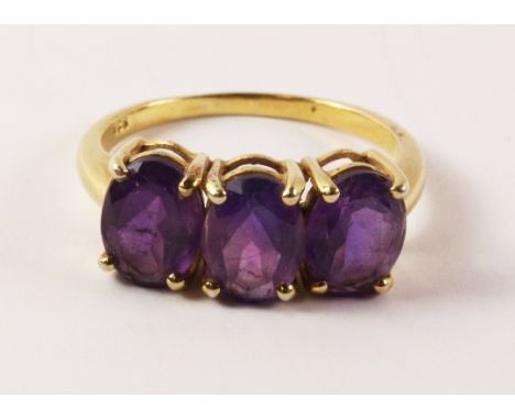 Three stone amethyst gold-plated ring stamped 925    Condition Report   Click here for further images, condition, auction tim