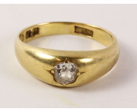 Diamond set 18ct gold ring hallmarked approx 5.6gm   Condition Report   Click here for further images, condition, auction tim