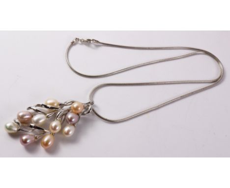 Pearl pendant on snakechain necklace stamped 925   Condition Report   Click here for further images, condition, auction times