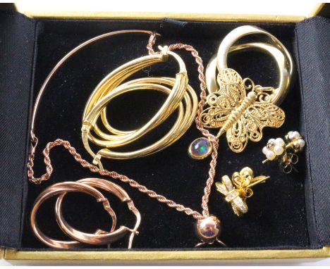 Rose and gold-plated jewellery stamped 925 and a pair of pearl cluster ear-rings stamped 375   Condition Report   Click here 