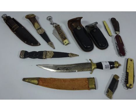 Antler handle Skean-dhu another Skean-dhu, Swiss army knife and other pocket and sheath knives (12)   Condition Report   Clic