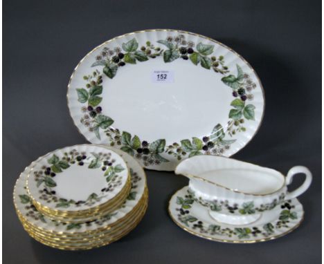 A Royal Worcester 'Lavinia' dinner service of approximately 26 pieces CONDITION REPORT; Available on request. Catalogue descr