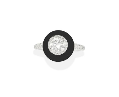 ONYX AND DIAMOND RING, FIRST HALF OF TWENTIETH CENTURYThe brilliant-cut diamond within a tapered onyx surround, between gradu