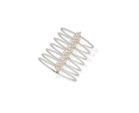 DIAMOND BANGLEPear-shaped and brilliant-cut diamonds, diamonds approx. 18.05cts total, inner circumference very approx. 15.2c