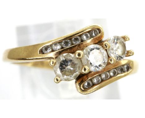 9ct gold trilogy ring set with cubic zirconia, size P, 1.7g. P&amp;P Group 1 (£14+VAT for the first lot and £1+VAT for subseq