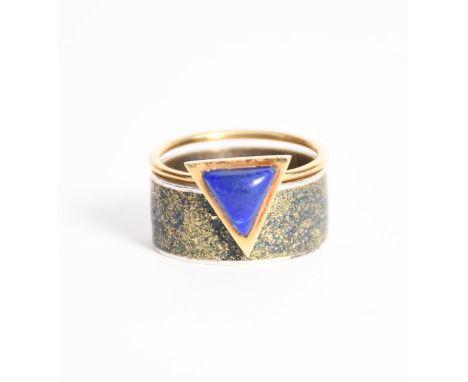 ‡ Wendy Ramshaw CBE (1939-2018) Time Spent on the Beach (Picasso's Ladies) a two ring set, triangular gold  ring set with tri