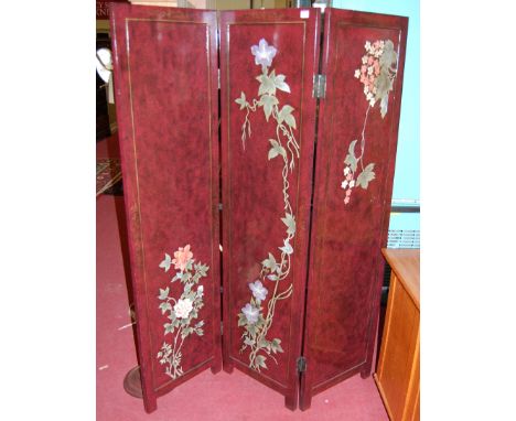 A contemporary Japanese red lacquered floral and gilt decorated three-fold dressing screen, each panel w.45.5cm