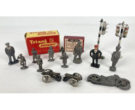 A small quantity of assorted vintage lead &amp; pewter figures together with 2 x OO guage accessories boxes (empty). Figures 