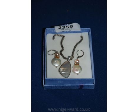 A 925 set mother of pearl Necklace and Earrings.
