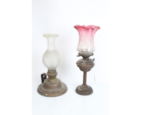 Hinks &amp; Son Birmingham oil lamp, the etched frosted glass shade above a brass reservoir with side carrying handle, 33.5cm