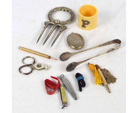 A small quantity of collectors' items including an ivory napkin ring with a white metal "P", a plated Roberts & Belk bread fo