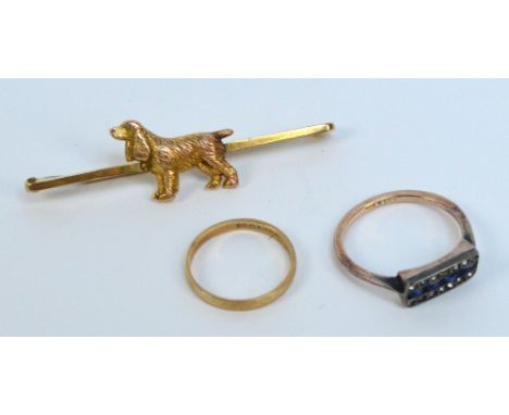 A 9ct yellow gold bar brooch centred on a model of a spaniel, a small 9ct gold wedding band, size I/J, and a 9ct rose gold an