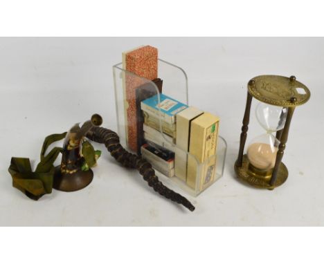 A small quantity of collectors' items including playing cards, dominoes, a large hour glass, and two horns.