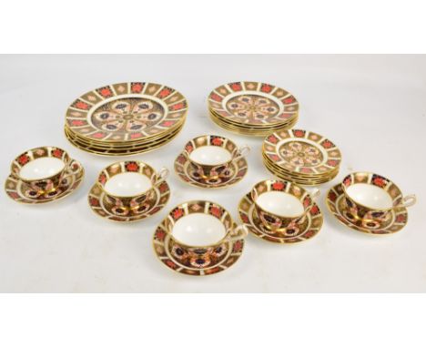 A quantity of Royal Crown Derby Imari pattern tea and dinner ware, pattern no.1128, comprising six dinner plates, six dessert